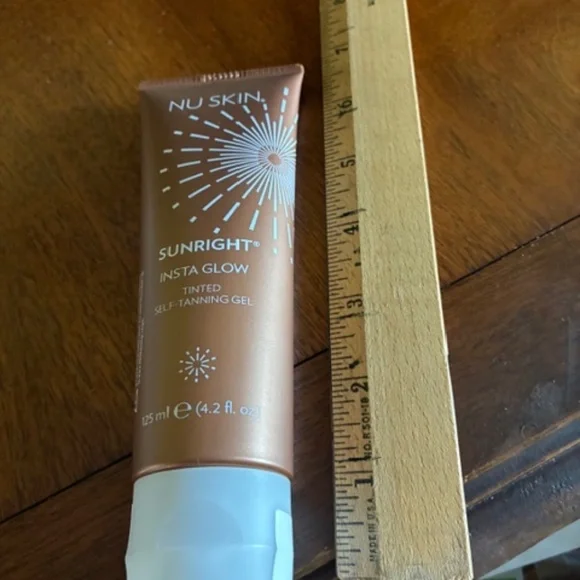 NU SKIN Sunlight Insta Glow Tinted Self-Tanning Gel - Picture 3 of 3